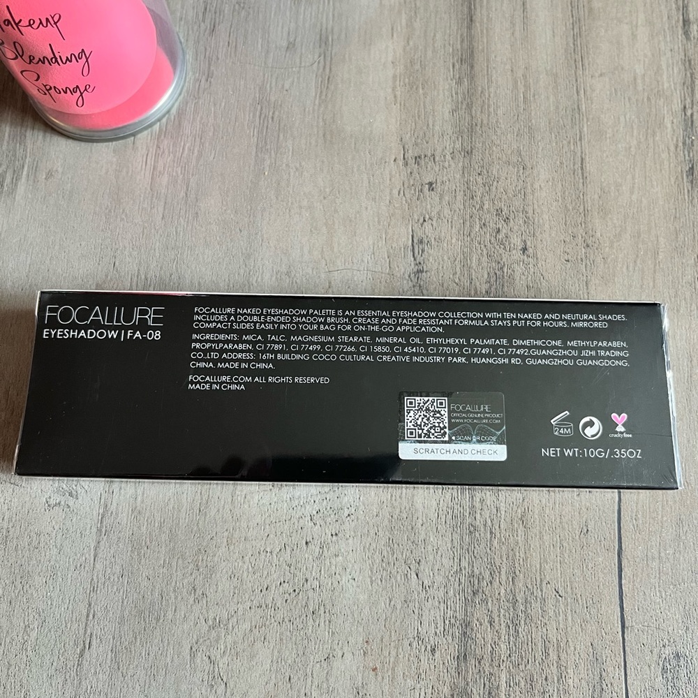 Set of Brand New Focallure Eyeshadow Palette and Beauty Blender. New in Package. - Picture 3 of 5